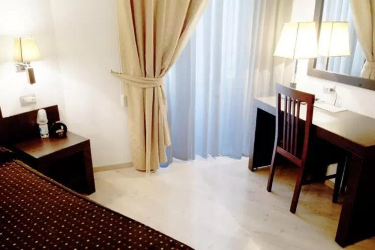 โรมัน เรสซิเดนซ์ Hotel ภายนอก รูปภาพ
