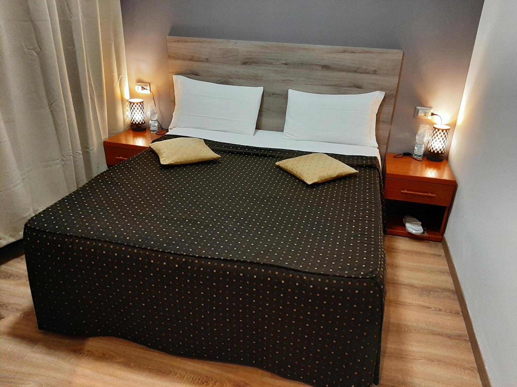 โรมัน เรสซิเดนซ์ Hotel ภายนอก รูปภาพ